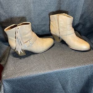 Beige fringe booties